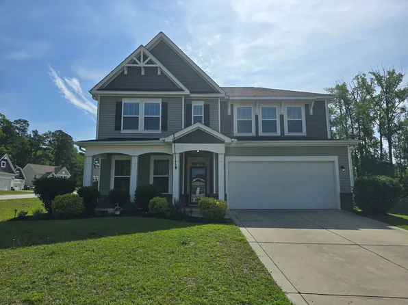 17 Okame Ct, Spring Lake, NC 28390