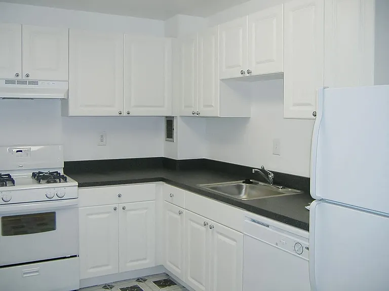 Belmont Heights — Photo 15