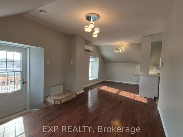 98 Mill St #102-5, Mississippi Mills, ON K0A 1A0