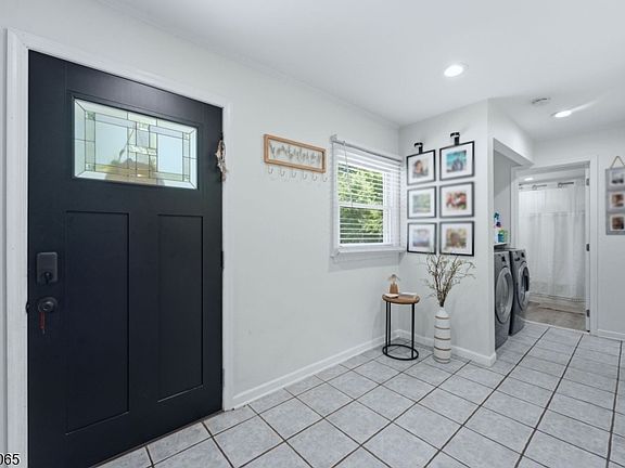 5th image of 728 Mill Ln