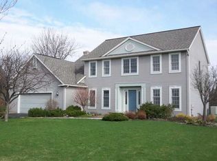 52 Shannon Gln, Fairport, NY 14450