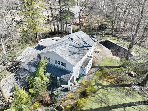 7 Keith Drive, Chestnut Ridge, NY 10952