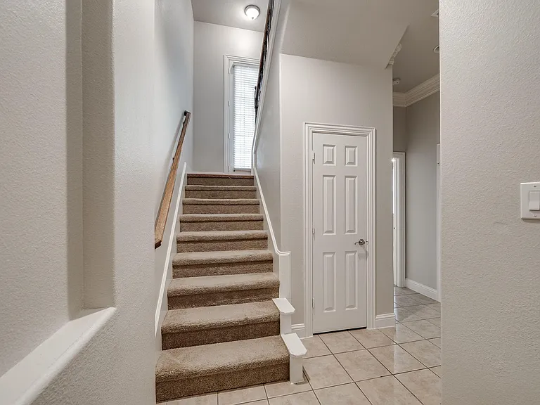 5836 La Vista Dr — Photo 4