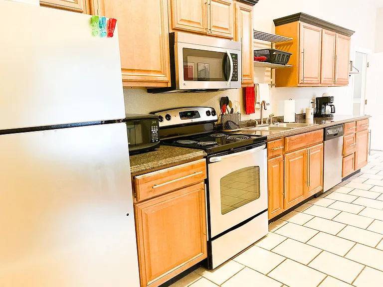 211 E Court St #B — Photo 8
