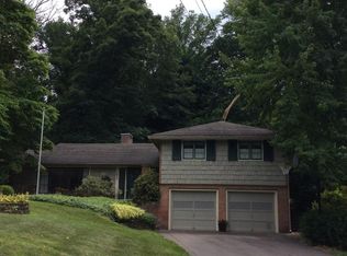 1053 Maplegrove Dr NW, Grand Rapids, MI 49504