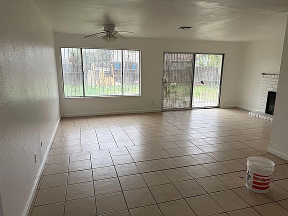 3rd image of 2215 Knickerbocker Dr