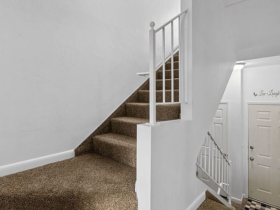 5th image of 690 Illiamsburg Cir