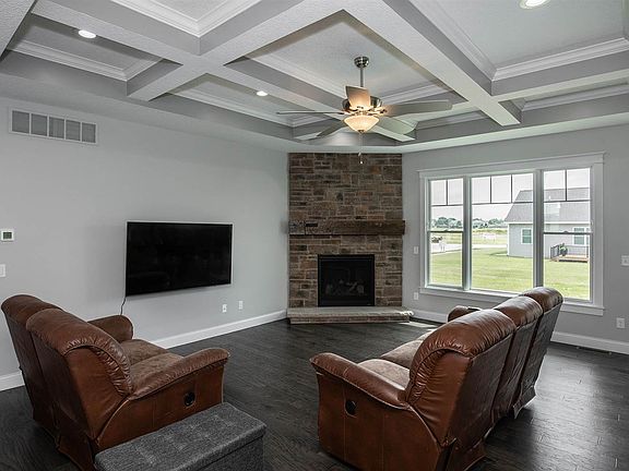 4th image of 5471 Emily Ct