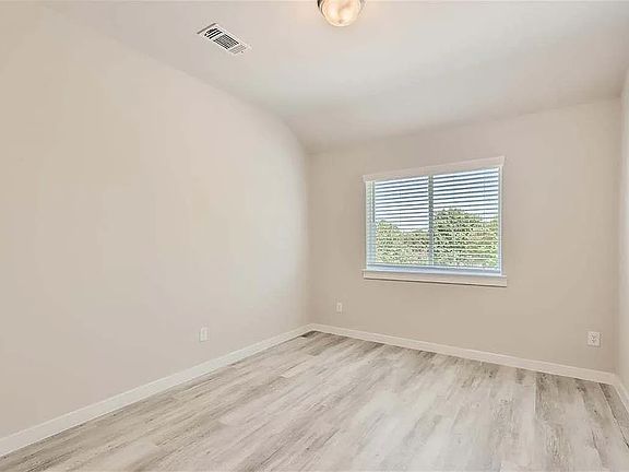 5th image of 1229 Pebblebrook Ln