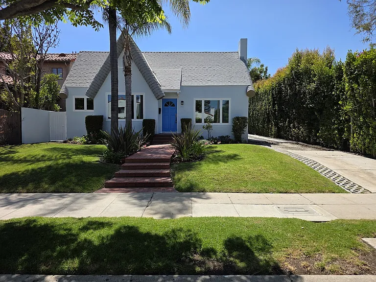 153 S Swall Dr — Photo 36