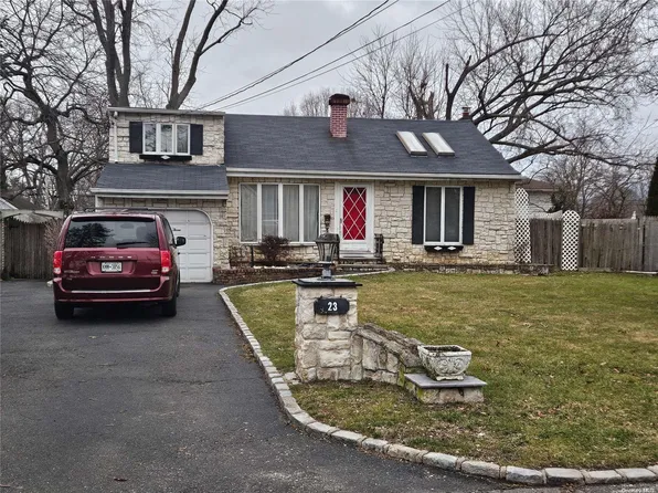 23 Maryland Avenue, Bay Shore, NY 11706