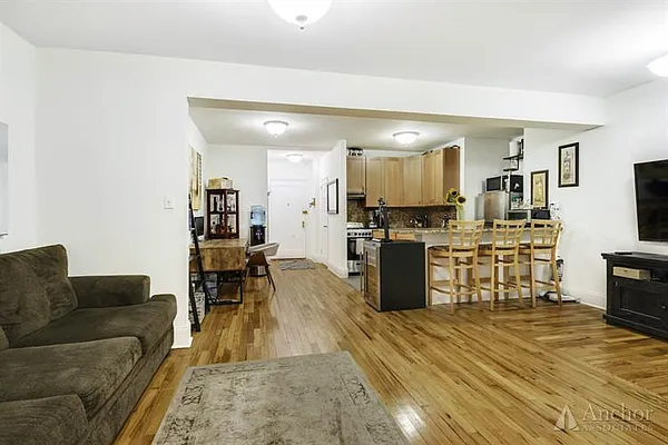 Rented by Anchor Associates | media 26