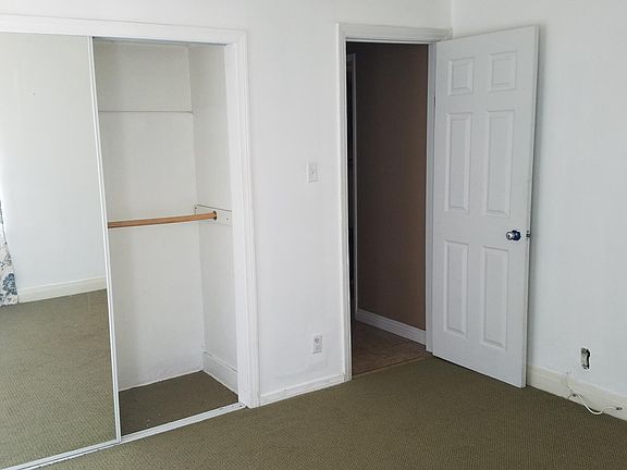 bedroom 1 new carpet, new paint