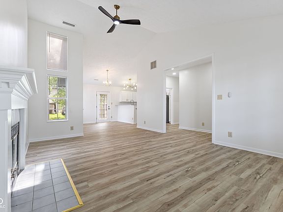 5th image of 4123 Luxembourg Cir W