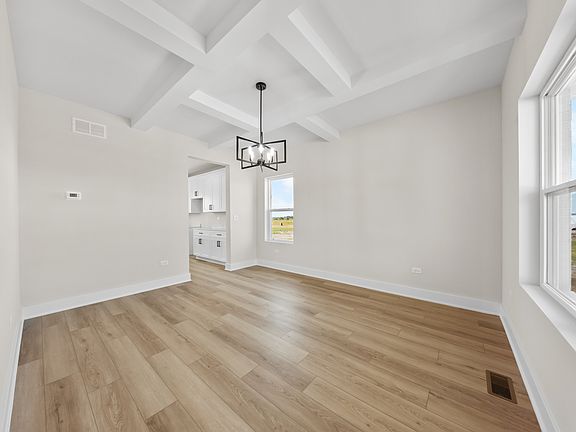 5th image of 933 Covey Ln