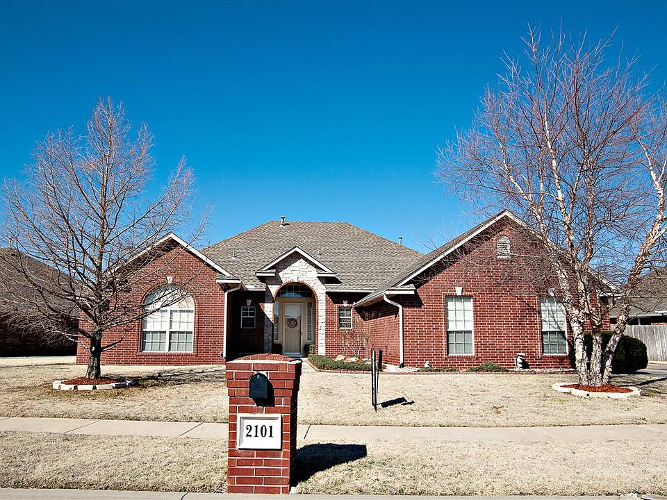 1st image of 2101 Oak Dr