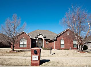 2101 Oak Dr, Moore, OK 73170