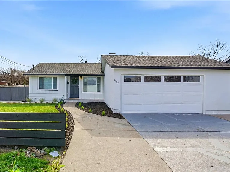 1630 Nicholas Dr — Photo 1