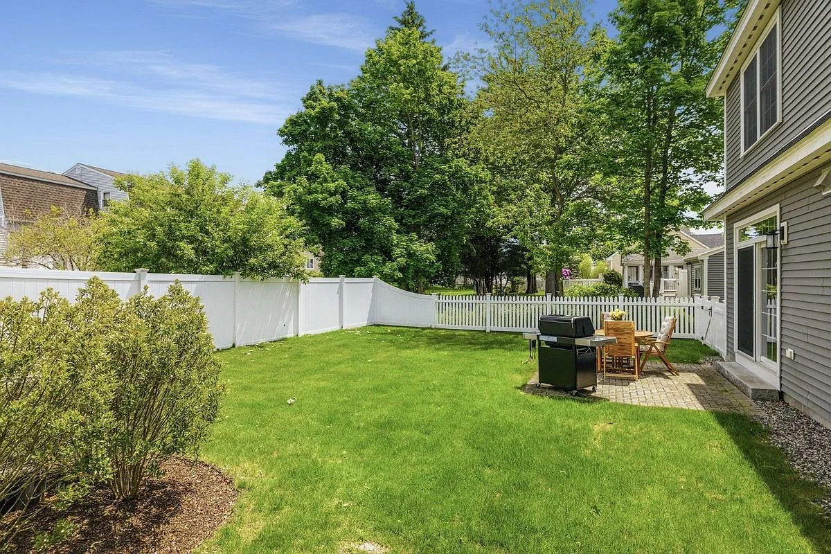 3 bed, 3.0 bath, 1813 sqft, $4,100 — Photo 4