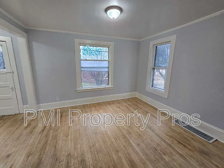 3111 W Walnut St — Photo 4