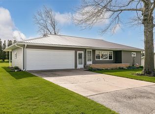 204 B Ave, Newhall, IA 52315