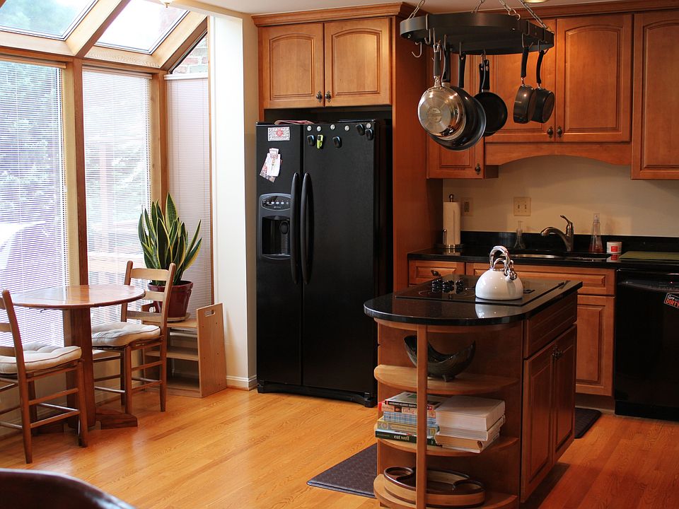 Kitchen and breakfast nook