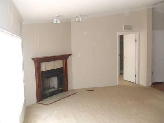 3rd image of 1725 Nail Dr