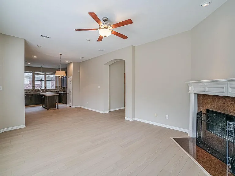 9142 Crenshaw Ln — Photo 8