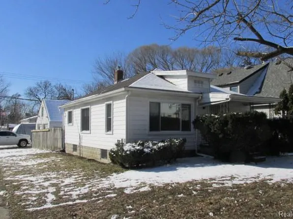 995 Lakeview St, Waterford, MI 48328