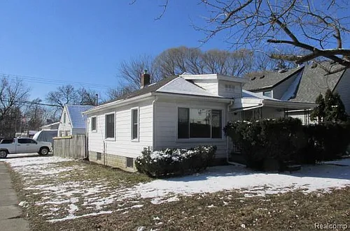 995 Lakeview St Photo 1