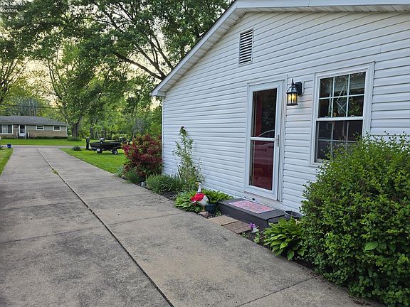 3rd image of 4124 Victory Ave