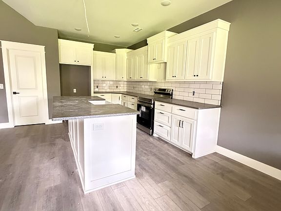3rd image of 385 Smith St