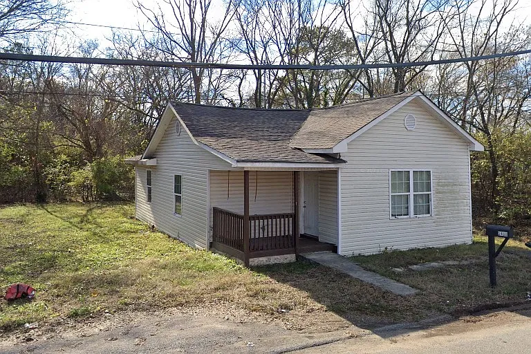 2400 Crutchfield St — Photo 1