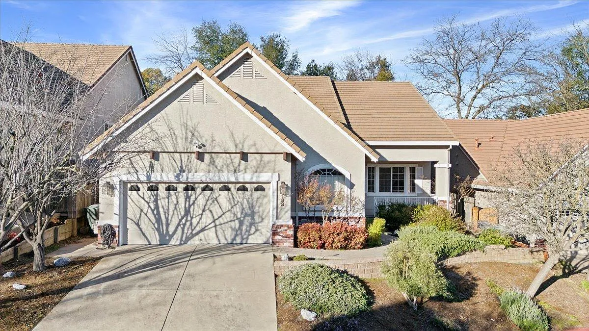 8133 E Carriage Ln photo 1