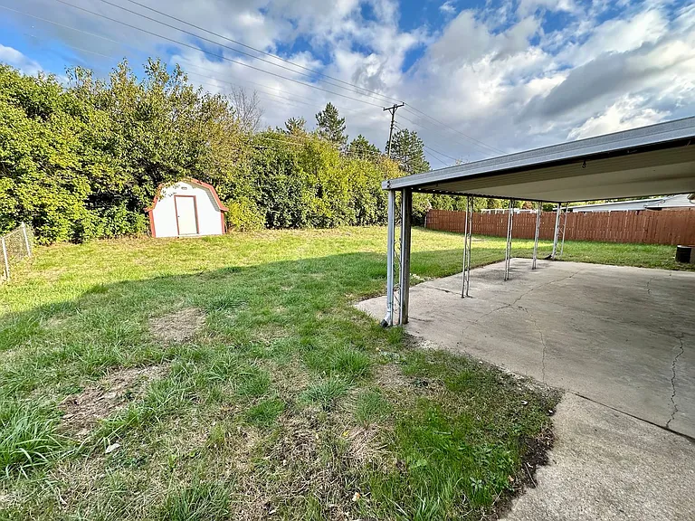 2274 Broadmoor Dr — Photo 18