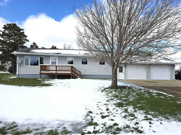 402 Pine Ave W, Lemmon, SD 57638