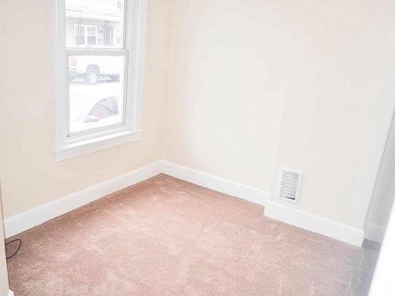5th image of 631 W Race St