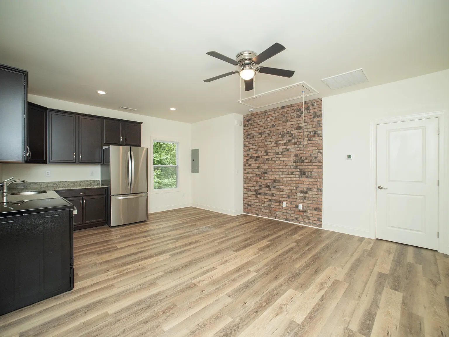 30 Madeline Ave — Photo 3