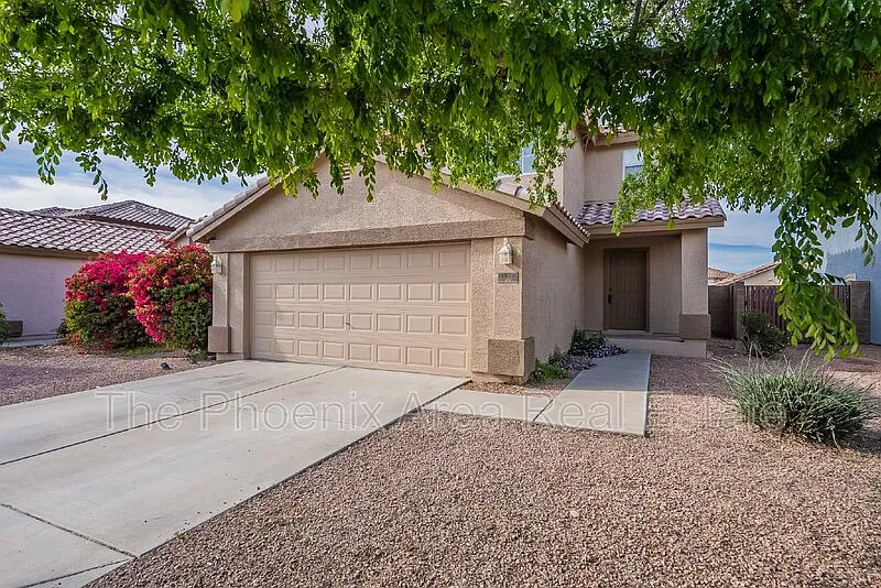 4 bed, 2.5 bath, 1355 sqft, $1,645 — Photo 3