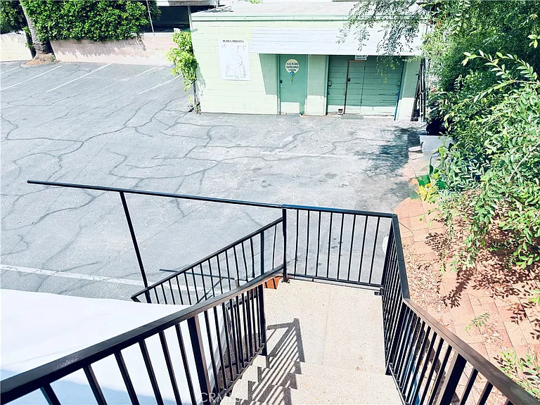 4025 Melrose Ave — Photo 20