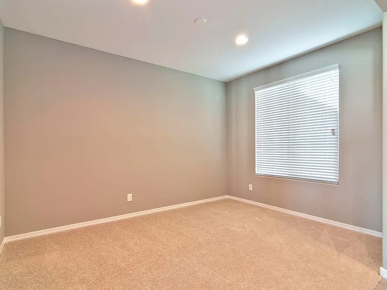 6303 S 24th Pl — Photo 2