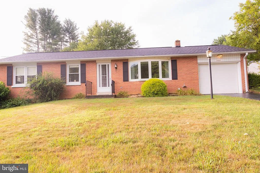 1661 Colonial Manor Dr photo 1