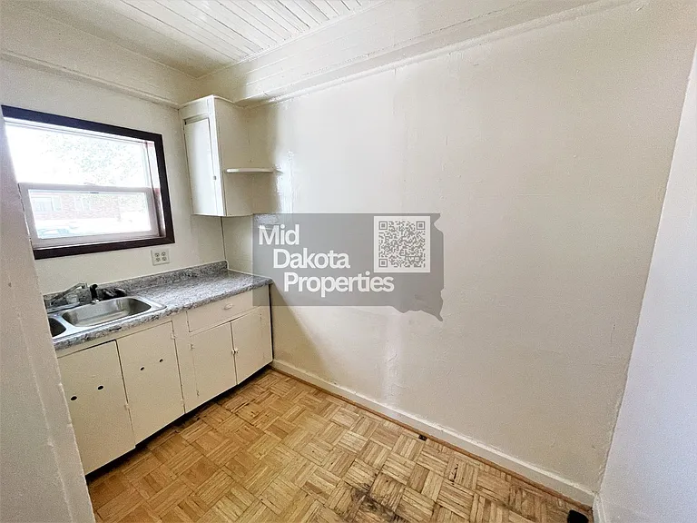 709 S Sanborn Blvd — Photo 3