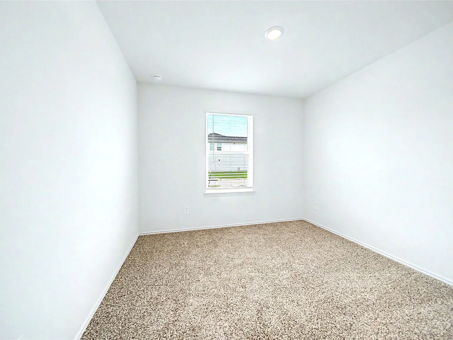 4 bed, 2.0 bath, 1778 sqft, $2,400 — Photo 4