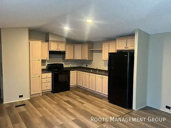 4th image of 310 Hester Ave #24