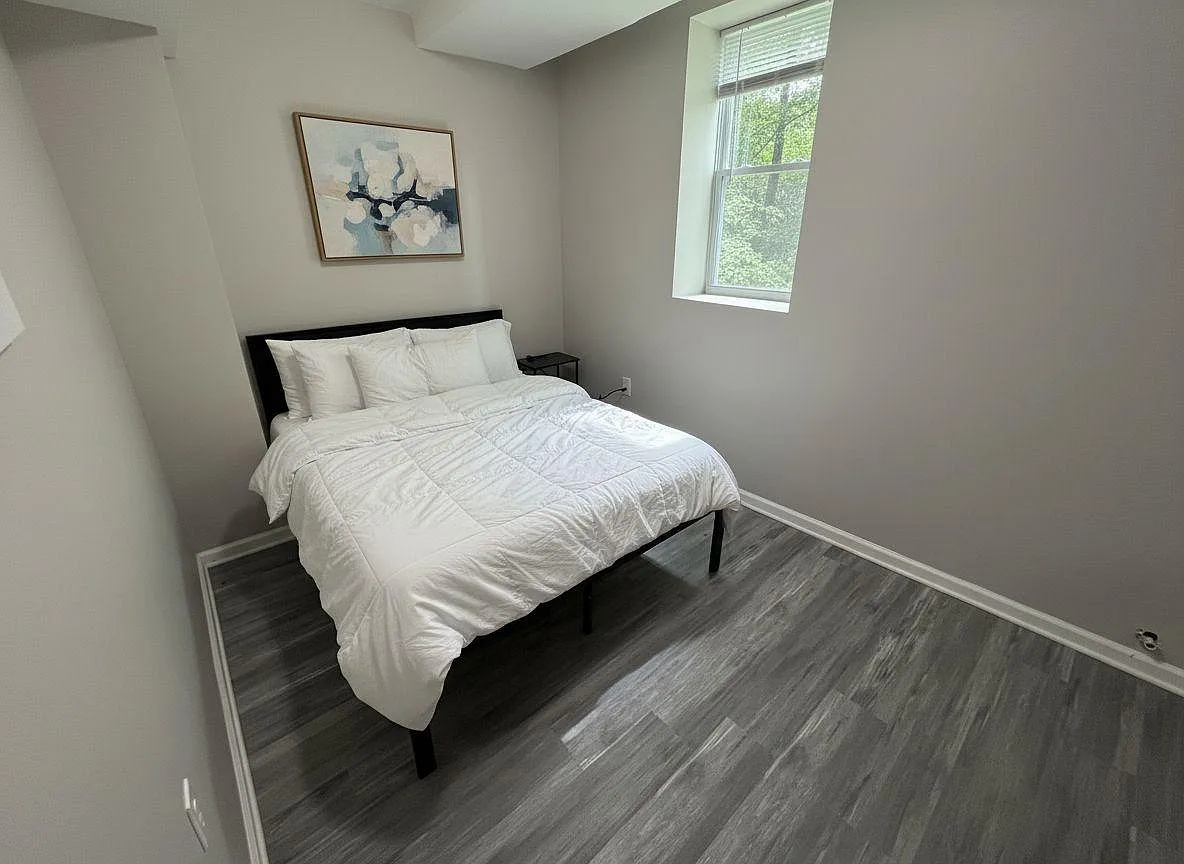 4 bed, 4.0 bath, 2200 sqft, $1,014 — Photo 1
