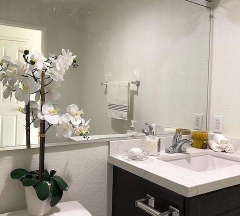4th image of 3105 Montrose Ave APT 1