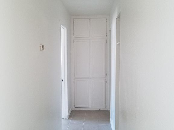 4th image of 538 Jellick Ave