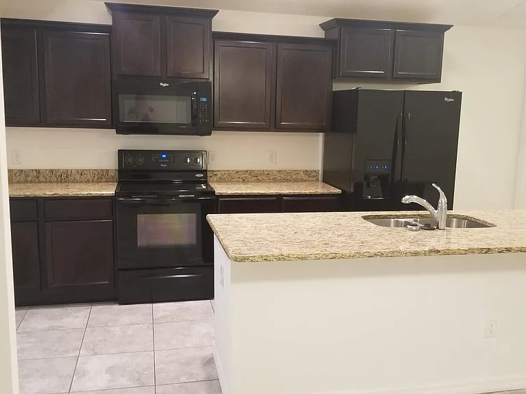 1906 Pontoon Pl — Photo 2