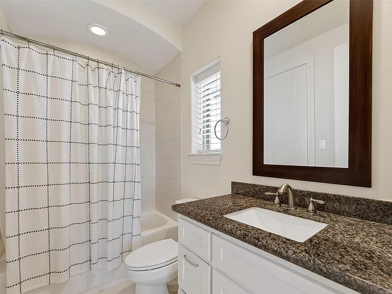 705 Delano St — Photo 37